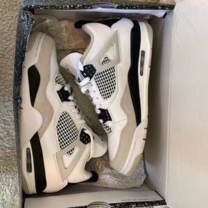 Used Mens Jordan 4 White Black Grey size 9.5